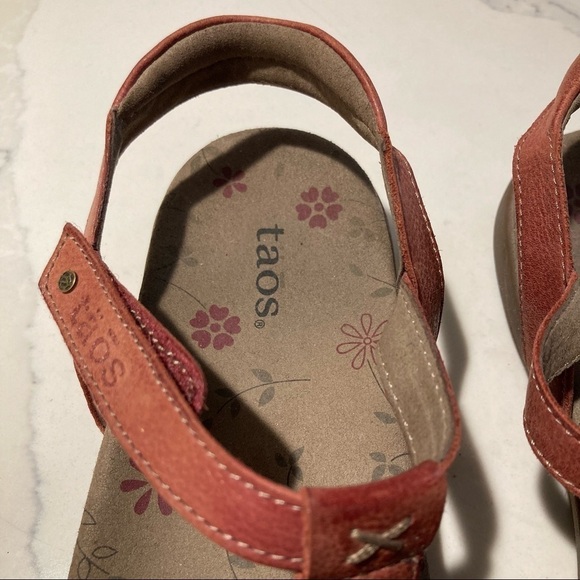 TAOS Sz 11 Trophy 2 Leather Strappy Sandal - Picture 4 of 9